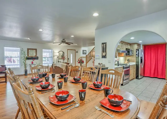 Game Room, Yard, Deck & Fireplace: Lakeside Pinetop-Lakeside
